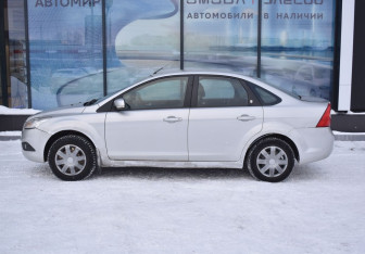 Подержанный автомобиль Ford Focus Sedan 2008 года (8 фото)