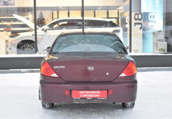 Подержанный автомобиль Kia Spectra Sedan 2006 года (5 фото)