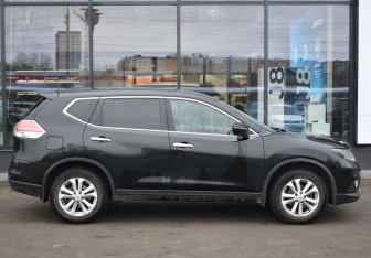 Подержанный автомобиль Nissan X-Trail 2017 года (4 фото)
