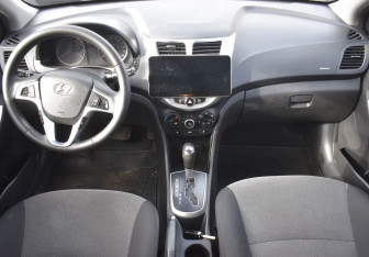 Подержанный автомобиль Hyundai Solaris Sedan 2013 года (12 фото)