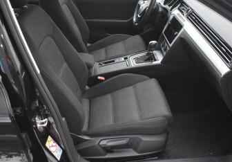 Подержанный автомобиль Volkswagen Passat Sedan 2018 года (10 фото)