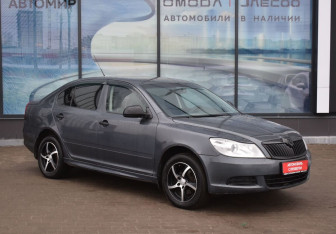 Подержанный автомобиль Skoda Octavia Liftback 2010 года (3 фото)