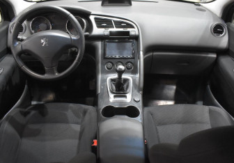 Подержанный автомобиль Peugeot 3008 2012 года (12 фото)