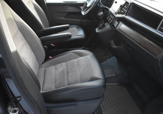 Подержанный автомобиль Volkswagen Multivan 2020 года (10 фото)