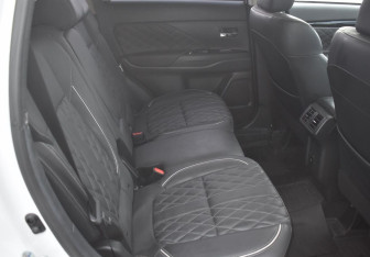 Подержанный автомобиль Mitsubishi Outlander 2022 года (11 фото)