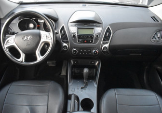 Подержанный автомобиль Hyundai ix35 2011 года (12 фото)