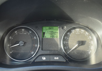 Подержанный автомобиль Skoda Roomster 2011 года (14 фото)