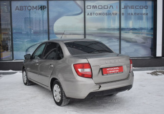 Подержанный автомобиль LADA (ВАЗ) Granta Sedan 2021 года (7 фото)