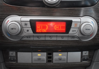 Подержанный автомобиль Ford Focus Sedan 2008 года (13 фото)