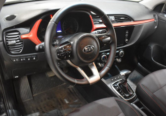 Подержанный автомобиль Kia Rio Hatchback 2021 года (13 фото)