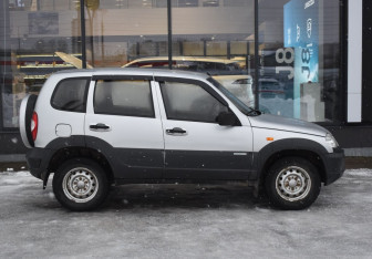 Подержанный автомобиль Chevrolet Niva 2009 года (4 фото)