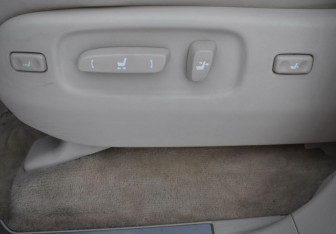 Подержанный автомобиль Lexus LX 2012 года (17 фото)