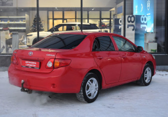 Подержанный автомобиль Toyota Corolla Sedan 2007 года (5 фото)
