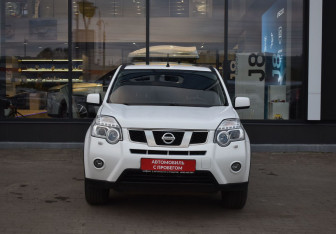 Подержанный автомобиль Nissan X-Trail 2014 года (2 фото)