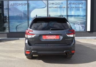 Подержанный автомобиль Subaru Forester Suv 2021 года (6 фото)