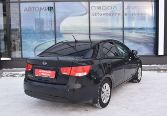 Подержанный автомобиль Kia Cerato Sedan 2011 года (5 фото)