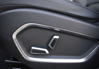 Подержанный автомобиль Geely Atlas Pro 2022 года (16 фото)