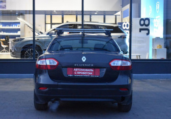 Подержанный автомобиль Renault Fluence 2013 года (6 фото)