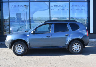 Подержанный автомобиль Renault Duster 2013 года (8 фото)