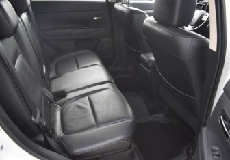 Подержанный автомобиль Mitsubishi Outlander 2014 года (11 фото)