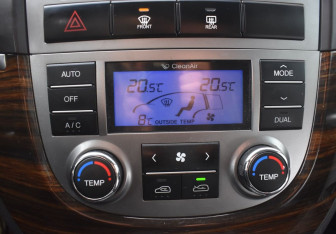 Подержанный автомобиль Hyundai Santa Fe 2011 года (17 фото)