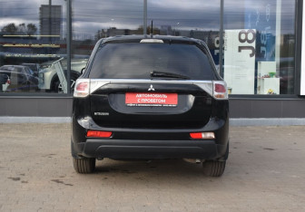Подержанный автомобиль Mitsubishi Outlander 2012 года (6 фото)