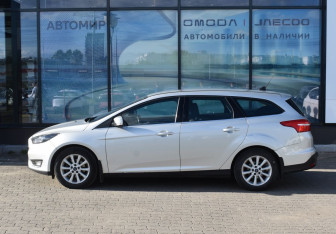 Подержанный автомобиль Ford Focus Wagon 2017 года (8 фото)