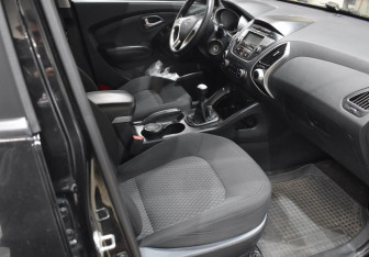 Подержанный автомобиль Hyundai ix35 2013 года (10 фото)
