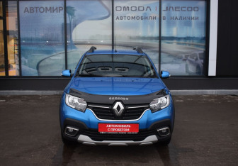 Подержанный автомобиль Renault Sandero 2018 года (2 фото)