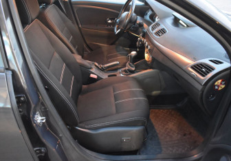 Подержанный автомобиль Renault Fluence 2013 года (10 фото)