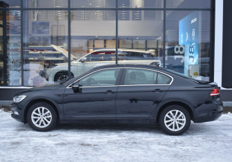 Подержанный автомобиль Volkswagen Passat Sedan 2018 года (8 фото)