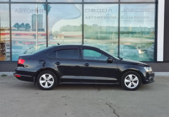 Подержанный автомобиль Volkswagen Jetta Sedan 2013 года (4 фото)