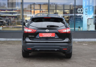 Подержанный автомобиль Nissan Qashqai 2016 года (6 фото)
