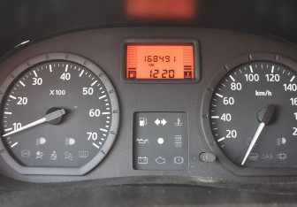 Подержанный автомобиль Dacia Logan Sedan 2007 года (13 фото)