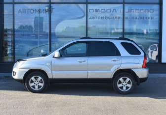 Подержанный автомобиль Kia Sportage 2009 года (8 фото)