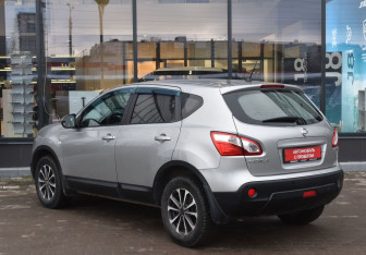 Подержанный автомобиль Nissan Qashqai 2012 года (7 фото)