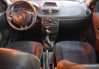 Подержанный автомобиль Renault Clio Hatchback 2008 года (12 фото)