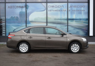 Подержанный автомобиль Nissan Sentra Sedan 2015 года (4 фото)