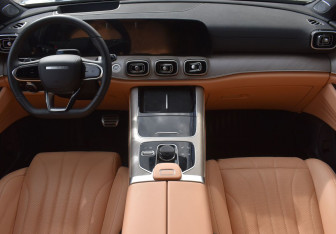 Подержанный автомобиль Jaecoo J8 2024 года (12 фото)