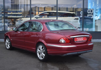 Подержанный автомобиль Jaguar X-Type Sedan 2006 года (7 фото)