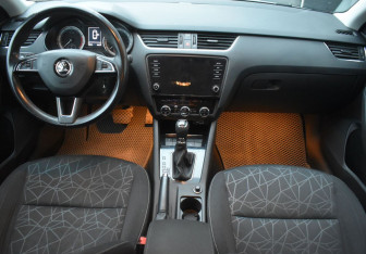 Подержанный автомобиль Skoda Octavia Liftback 2020 года (12 фото)