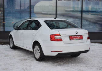 Подержанный автомобиль Skoda Octavia Liftback 2018 года (7 фото)