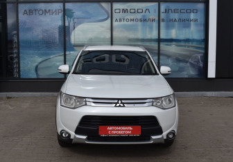 Подержанный автомобиль Mitsubishi Outlander 2014 года (2 фото)