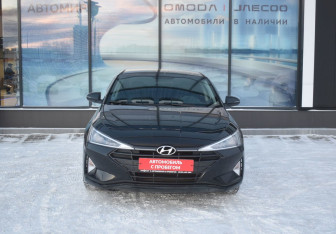 Подержанный автомобиль Hyundai Elantra Sedan 2019 года (2 фото)