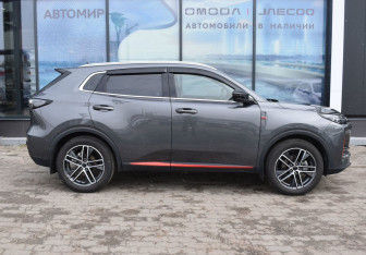 Подержанный автомобиль Changan UNI-S 2024 года (4 фото)