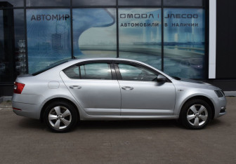 Подержанный автомобиль Skoda Octavia Liftback 2020 года (4 фото)