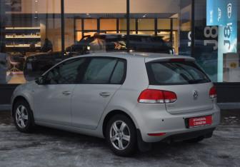 Подержанный автомобиль Volkswagen Golf Hatchback 2012 года (7 фото)
