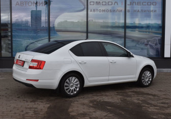 Подержанный автомобиль Skoda Octavia Liftback 2016 года (5 фото)