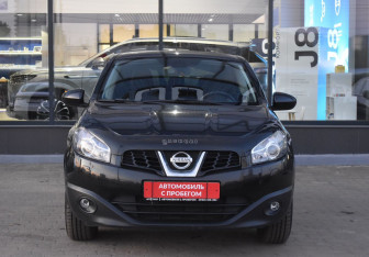 Подержанный автомобиль Nissan Qashqai 2013 года (2 фото)