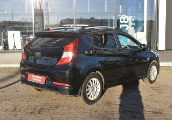 Подержанный автомобиль Hyundai Solaris Hatchback 2015 года (5 фото)